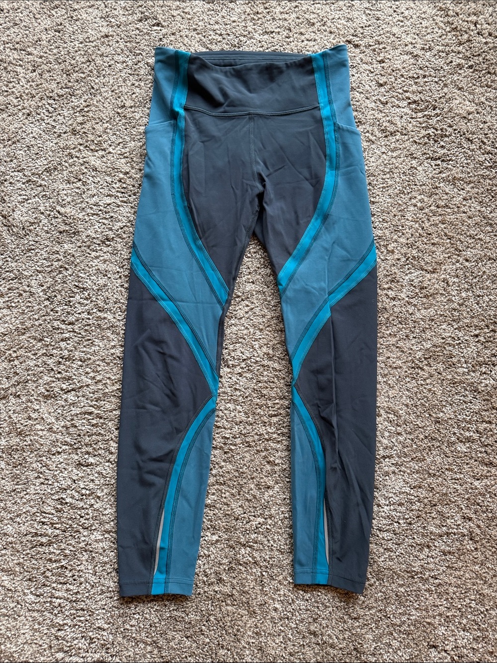Lululemon Wild Twist 7/8 Tight *25" size 6